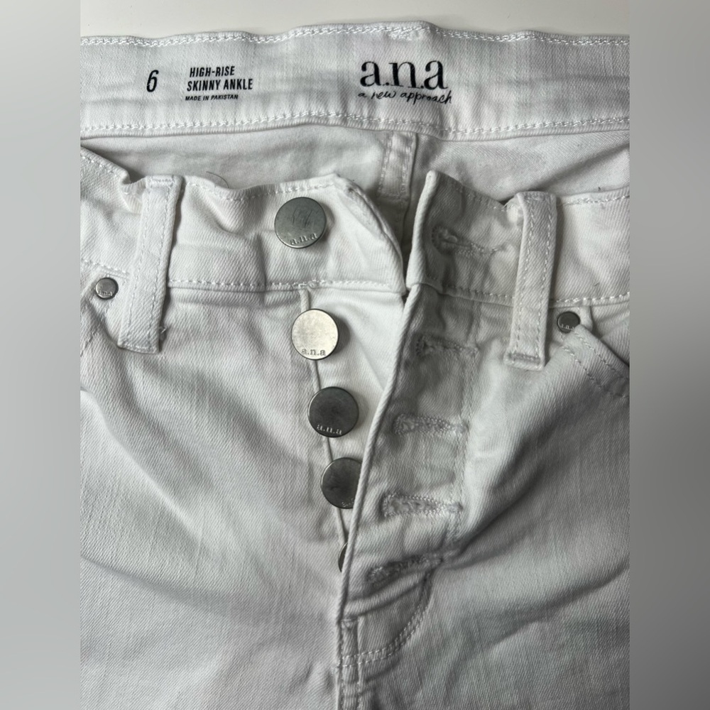 High-Rise Skinny jeans